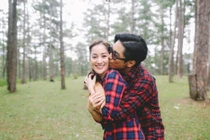 “Vợ già chồng trẻ” đã sao, cặp đôi này vẫn hạnh phúc viên mãn