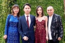 Soi tổ ấm của “vua hài đất Bắc” Xuân Hinh bên vợ đẹp, con ngoan