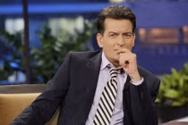 Tài tử Charlie Sheen phủ nhận tin bị nhiễm HIV