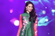 Phạm Hương lộng lẫy cùng dàn mỹ nhân trong "Vườn xuân"