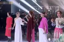 Trương Bá Chi lộ vòng 2 lùm lùm, rộ tin đồn mang thai lần 4