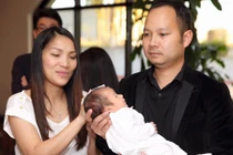 Hồng Ngọc rạng rỡ khoe ảnh đầy tháng con trai