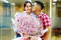 Ảnh hạnh phúc của Khánh Thi - Phan Hiển trước nghi vấn trục trặc