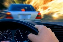 Các bước giúp ôtô vượt mưa bão an toàn