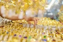 Vàng miếng lao dốc: Nhà đầu tư hoang mang, chênh lệch vẫn cao