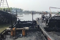 Hỏa hoạn trong đêm thiêu rụi 5 tàu cá tại Tiền Giang
