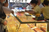 Sau khi đạt đỉnh, giá vàng trong nước quay đầu giảm mạnh