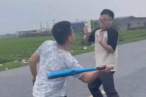 Dùng gậy bóng chày tấn công người khác ở Thái Bình