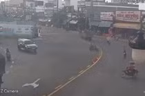 Bị cuốn vào gầm xe tải, người đàn ông sống sót kỳ diệu