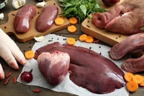 Bác sĩ dinh dưỡng khuyến cáo gì khi cho trẻ ăn nội tạng động vật?