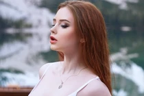 Gái đẹp Ukraine có mái tóc đỏ tự nhiên mơ màng, &#34;căng mọng&#34; như một giấc mơ