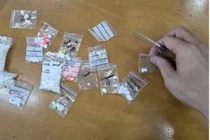 Cận cảnh hơn nghìn viên kim cương giấu tinh vi trong các gói kẹo