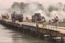 Chùm ảnh công binh Nga xây dựng cầu vượt sông Euphrates