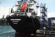 Tàu chở dầu Malaysia bị “lột xác” ở vùng biển Campuchia 