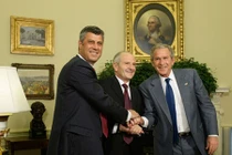 Mỹ o bế “Nhà nước Mafia” ở Kosovo