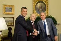 Mỹ o bế “Nhà nước Mafia” ở Kosovo