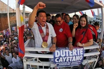 Bầu cử Tổng thống Philippines: Ứng viên Duterte “gây sốc” 