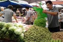 Chợ Trung Quốc: Nơi phụ nữ lép vế trước đàn ông