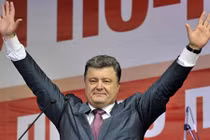 Ukraine sắp vỡ nợ nhưng TT Poroshenko lại giàu gấp bội