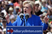 Diễn văn của bà Clinton: Thừa đề xuất, thiếu lửa 