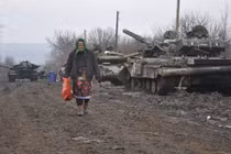 Khi chính quyền Ukraine “bắn vào quá khứ”...