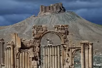 Quân đội Syria đánh đuổi phiến quân IS khỏi thành cổ Palmyra