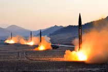 Triều Tiên đe dọa phóng "mưa tên lửa" vào Mỹ