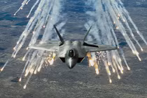 F-22 đấu với HQ-9: “Mèo nào cắn mỉu nào” ở Biển Đông?