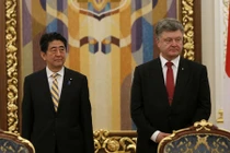 Chuyến thăm Ukraine của ông Abe trong con mắt người Nga