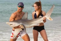 Chùm ảnh về người đàn ông mạnh hơn cá mập