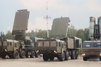 Trung Quốc và “quân bài vũ khí” của Nga