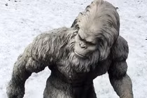 Loạt quái thú khổng lồ khiến con người điên cuồng săn đuổi