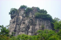 Vì sao người xưa treo quan tài trên vách đá cheo leo? 