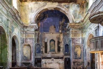 Ngắm vẻ đẹp ám ảnh của nhà thờ bỏ hoang ở Italy