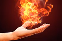 Sự thật kinh dị về những bàn tay tự bốc cháy rùng rợn 