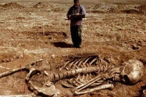 Những bộ xương người khổng lồ gây tranh cãi nhất lịch sử 