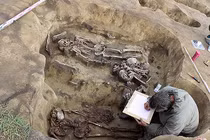 Cực sốc hài cốt “người chim” trong mộ cổ 5.000 tuổi 