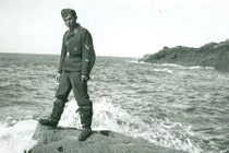 Ảnh Không quân Đức đi nghỉ sau cuộc không kích giết 44 người