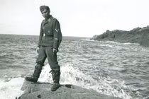 Ảnh Không quân Đức đi nghỉ sau cuộc không kích giết 44 người