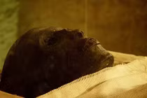 Vì sao thi hài Tutankhamun bốc cháy ngùn ngụt khi ướp xác? 