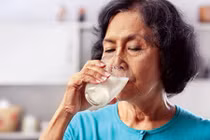 Người lớn uống sữa, hại nhiều hơn lợi