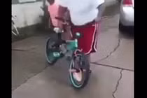 Video: Ăn Tết sẽ khiến bạn trở nên thế này đây