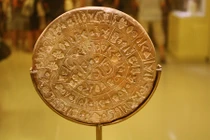 Giật mình loạt cổ vật dính dáng đến người ngoài hành tinh