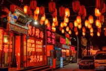 Rợn người "cô hồn, lệ quỷ" lảng vảng phố quan tài Bắc Kinh