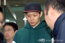 Yoochun bị tuyên bố dương tính với ma túy đá, cảnh sát xin lệnh bắt giữ