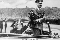 Sự thật sốc toàn tập về kẻ đốt xác vợ chồng Hitler