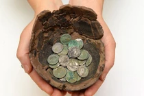 Phát hiện kho báu đồng xu La Mã cực giá trị 