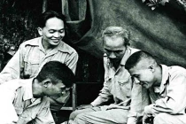 Khoảnh khắc đặc biệt về Tướng Giáp trên báo phương Tây