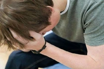 Trớ trêu cảnh mẹ "nghiện phi công trẻ"