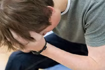 Trớ trêu cảnh mẹ "nghiện phi công trẻ"